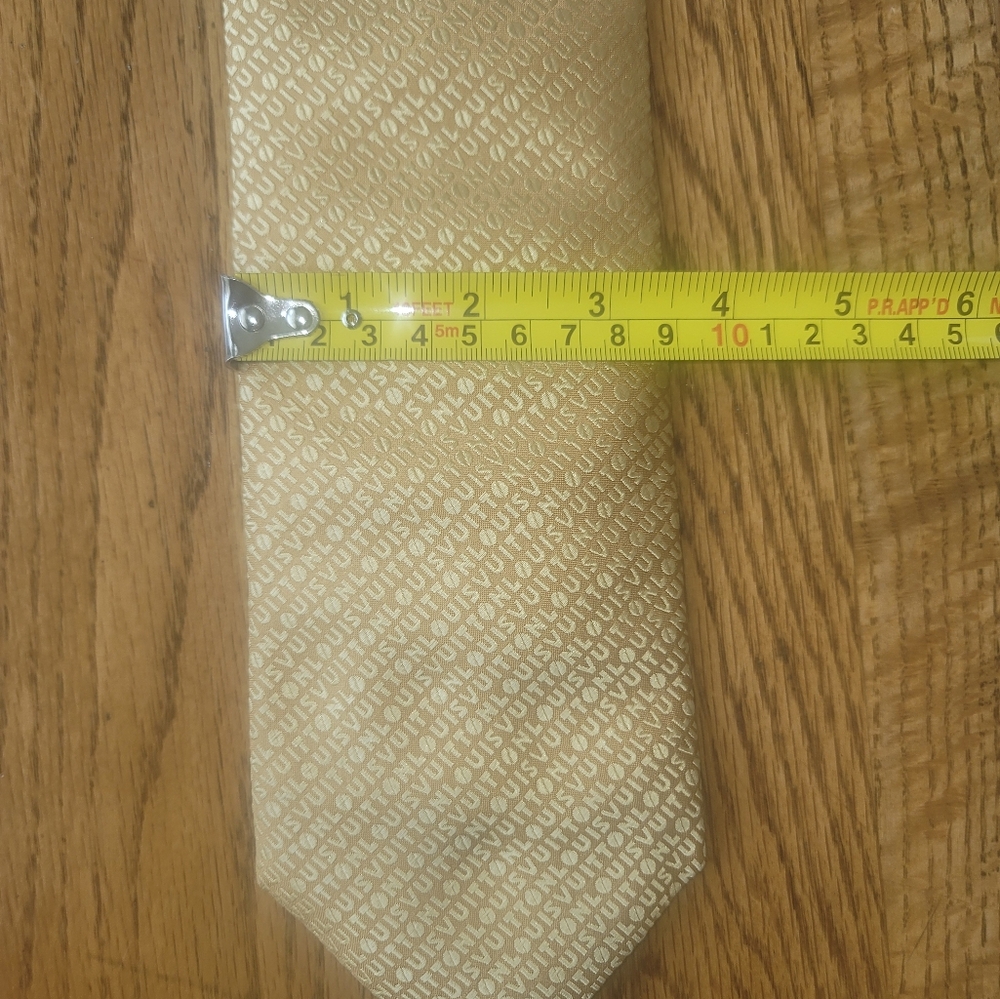 Louis Vuitton Gold Monogram Logo 100% Silk Tie - Picture 8 of 9